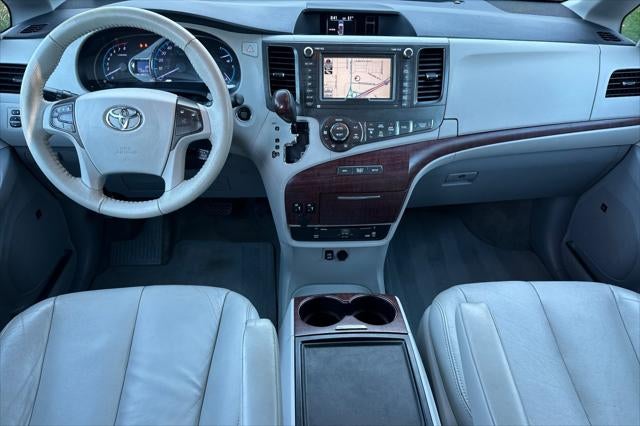 2013 Toyota Sienna XLE 8 Passenger