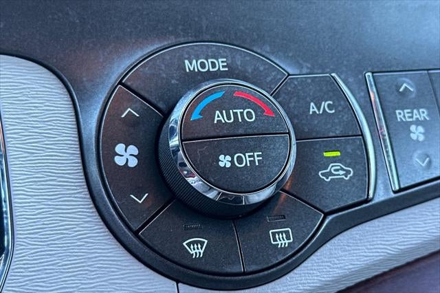 2013 Toyota Sienna XLE 8 Passenger