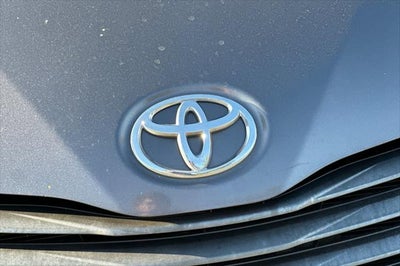 2013 Toyota Sienna XLE 8 Passenger