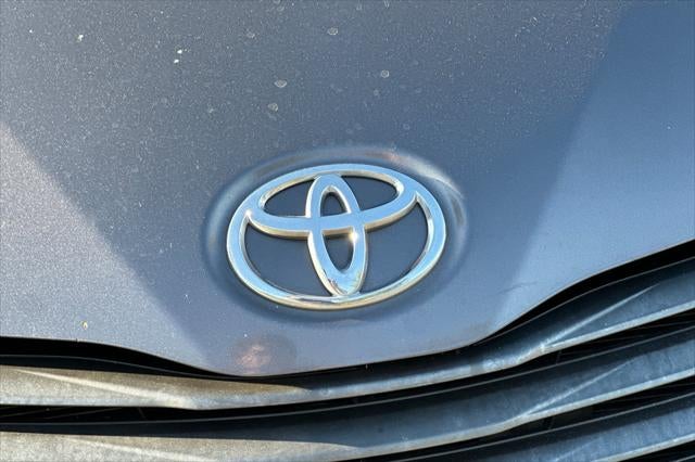 2013 Toyota Sienna XLE 8 Passenger