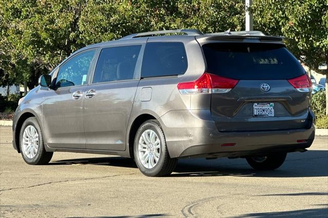 2013 Toyota Sienna XLE 8 Passenger