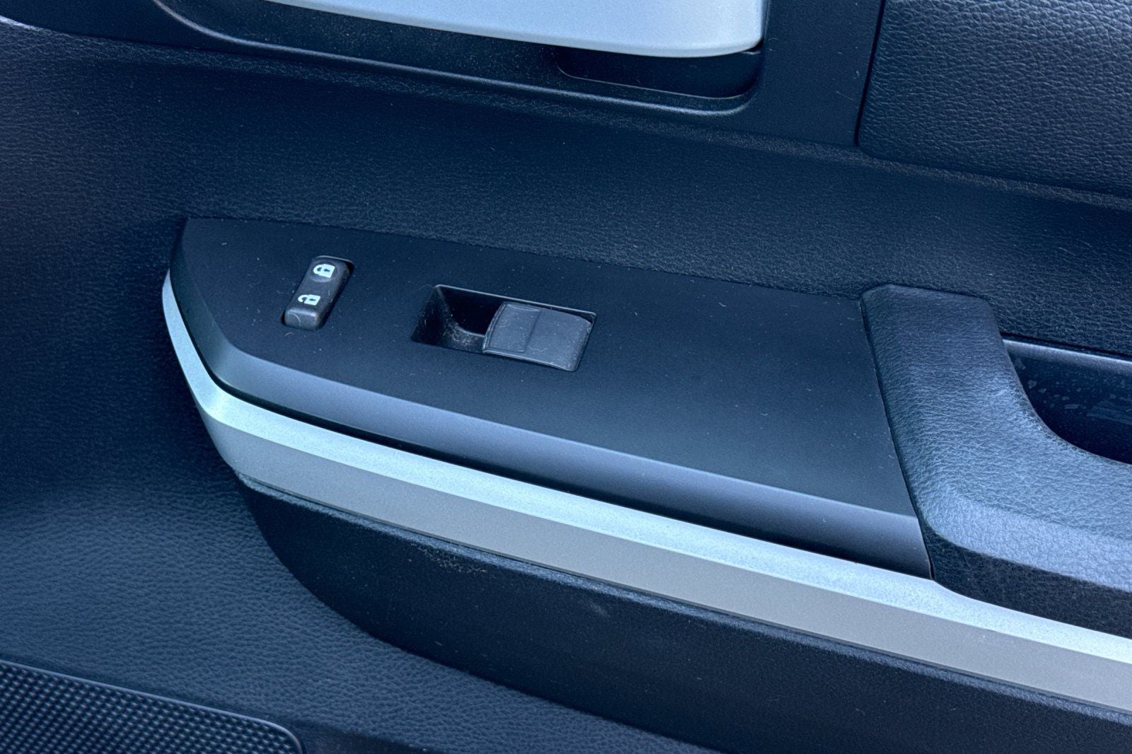 2015 Toyota Tundra SR5 5.7L V8