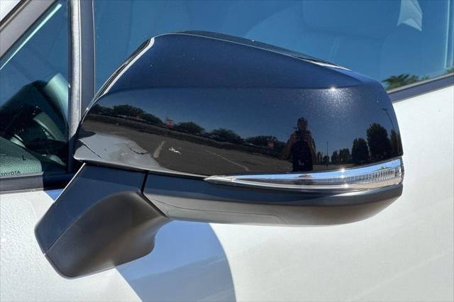 2026 Toyota Corolla Cross Hybrid SE
