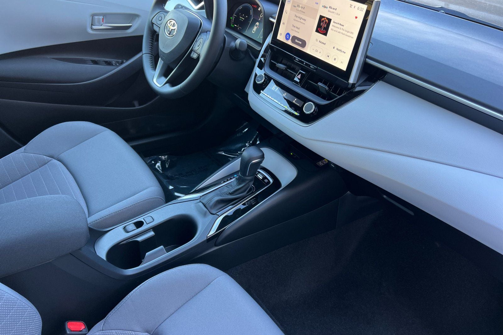 2026 Toyota Corolla SE - Photo 17