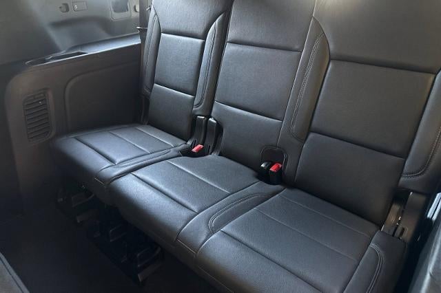 2025 Chevrolet Suburban LT