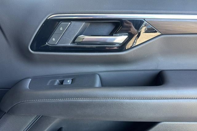 2025 Chevrolet Suburban LT