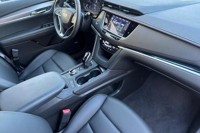 2025 Cadillac XT6 Luxury