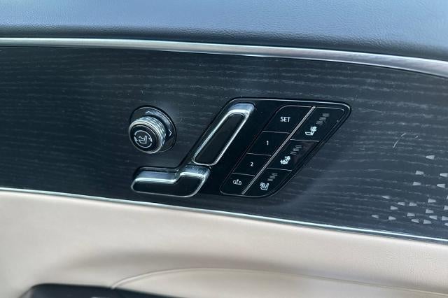 2025 Cadillac LYRIQ Luxury 3