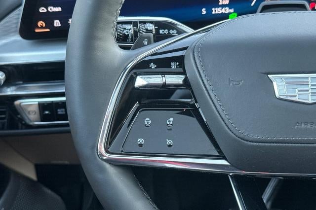 2025 Cadillac LYRIQ Luxury 3