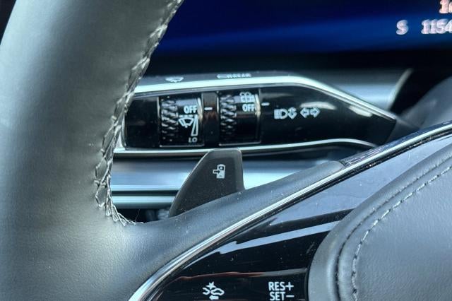 2025 Cadillac LYRIQ Luxury 3