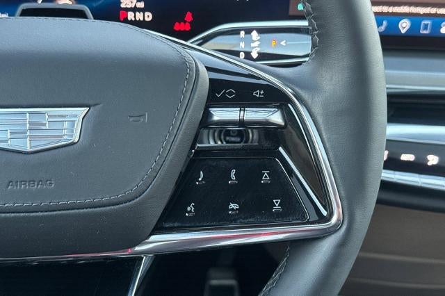 2025 Cadillac LYRIQ Luxury 3