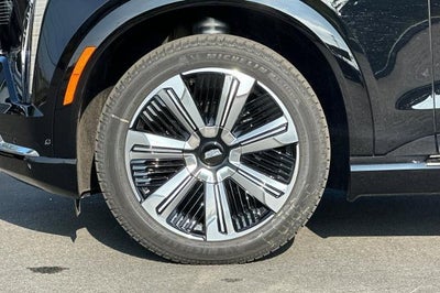 2025 Cadillac ESCALADE IQ Luxury 2