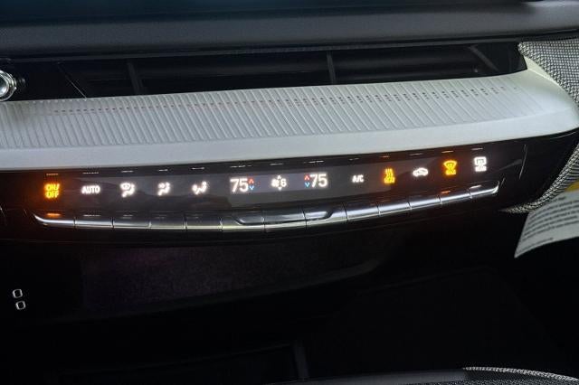 2025 Cadillac OPTIQ Luxury 1