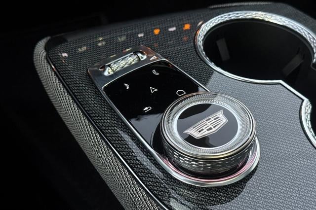 2025 Cadillac OPTIQ Luxury 1