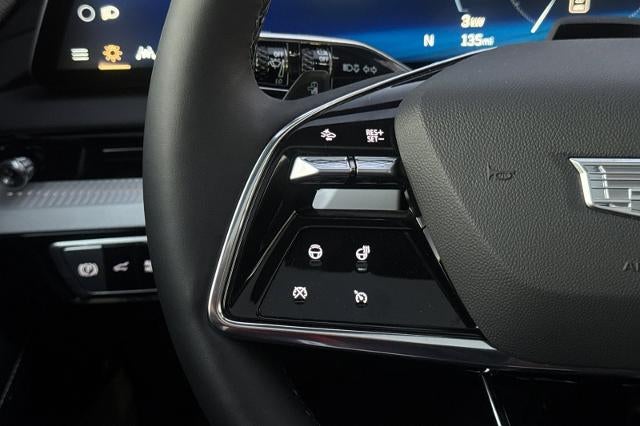 2025 Cadillac OPTIQ Luxury 1