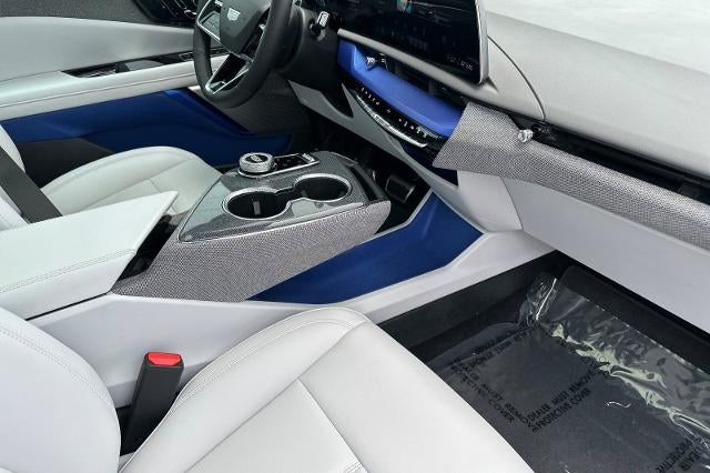 2025 Cadillac OPTIQ Luxury 1