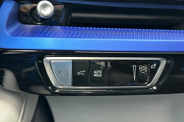 2025 Cadillac OPTIQ Luxury 1