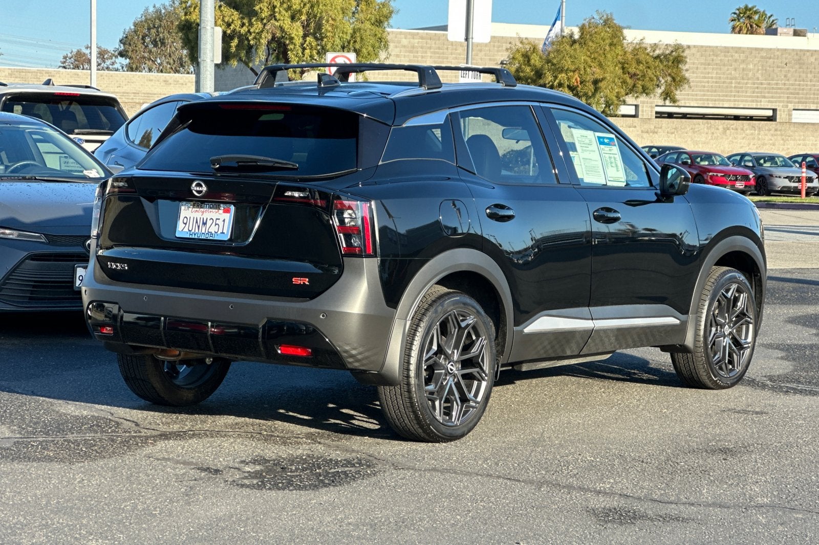 2025 Nissan Kicks SR