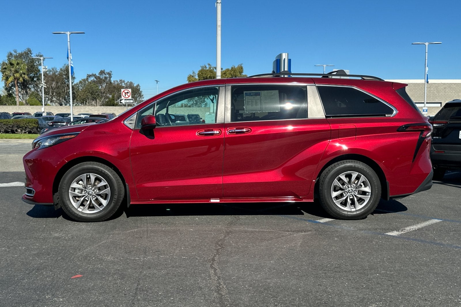2022 Toyota Sienna XLE 7 Passenger