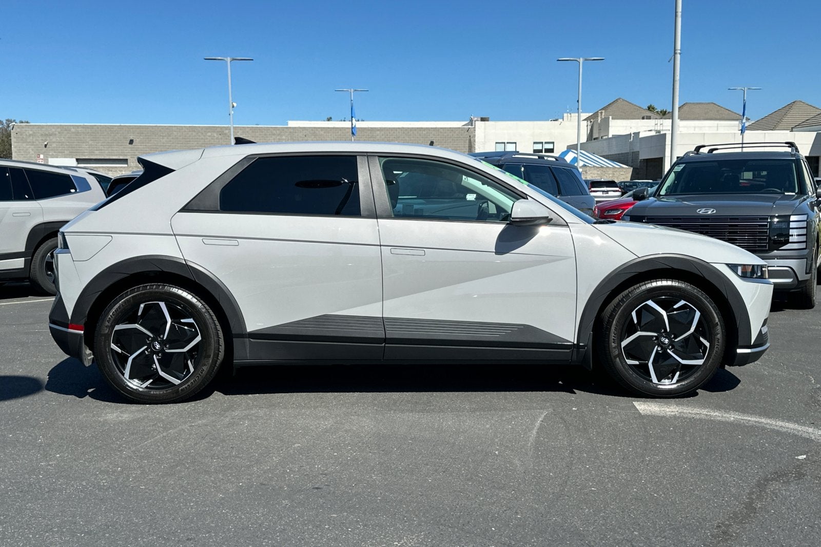 2024 Hyundai IONIQ 5 SE Standard Range