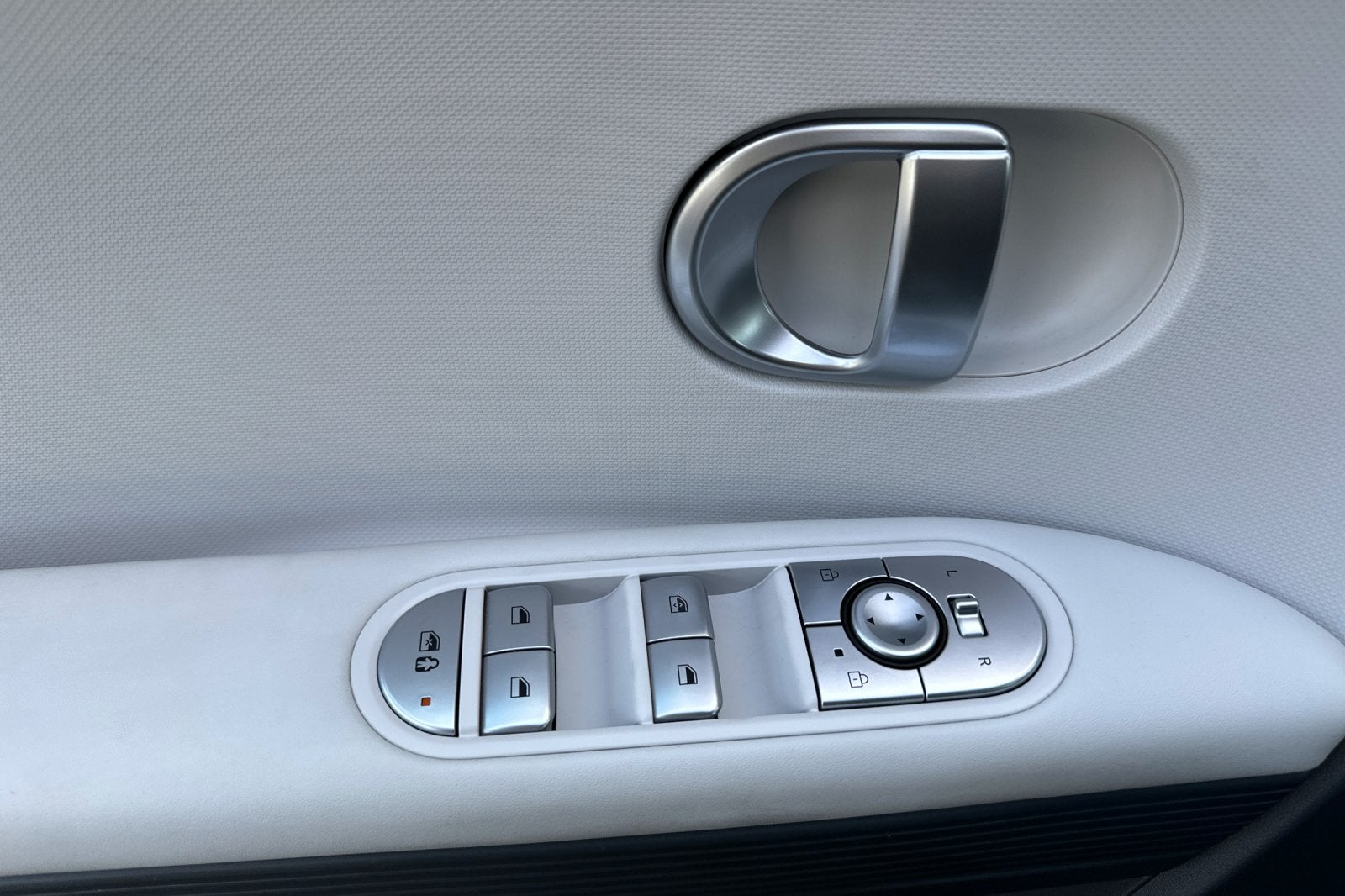 2024 Hyundai IONIQ 5 SE