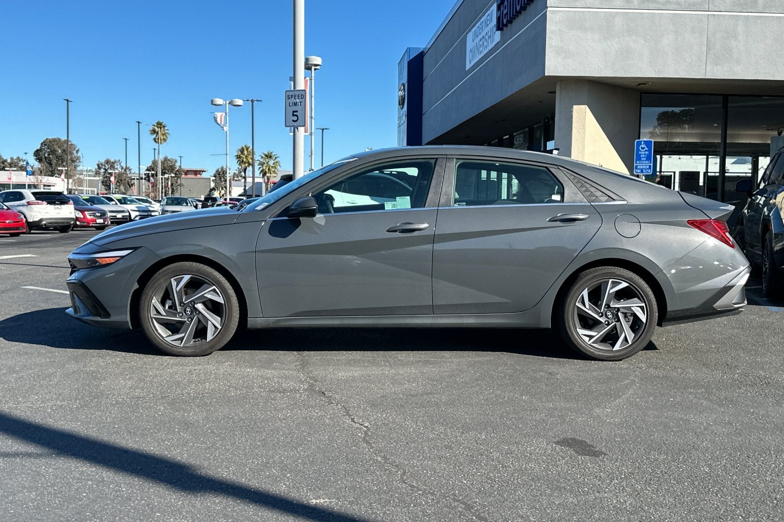 2025 Hyundai Elantra Hybrid Limited