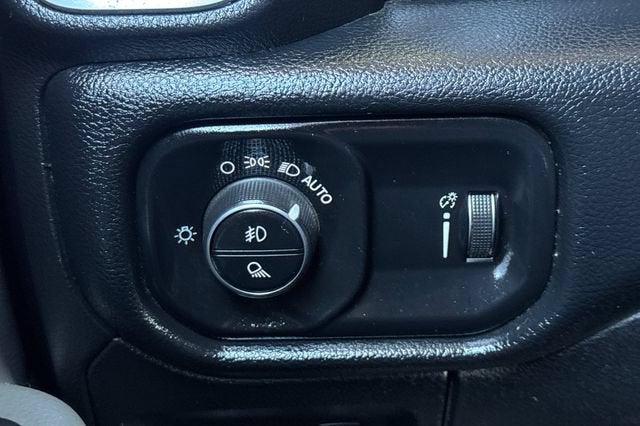 2020 RAM 1500 Big Horn 4x4 Crew Cab 5'7" Box