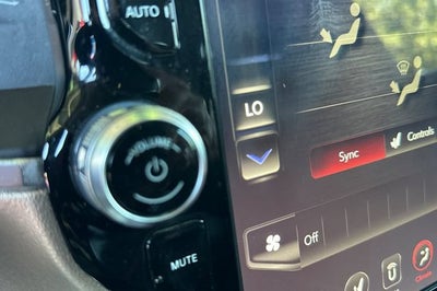 2019 RAM 1500 Laramie 4x4 Crew Cab 6'4" Box