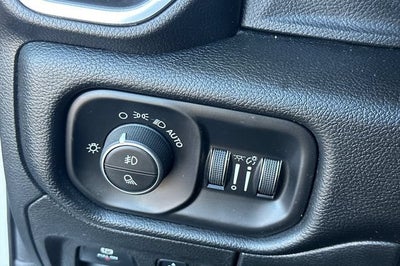2019 RAM 1500 Laramie 4x4 Crew Cab 6'4" Box