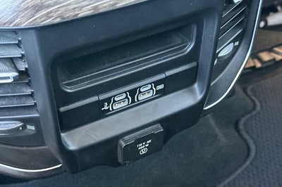 2019 RAM 1500 Laramie 4x4 Crew Cab 6'4" Box