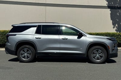 2025 Chevrolet Traverse LT w/1LT