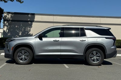 2025 Chevrolet Traverse LT w/2LT