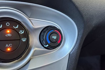 2016 Ford Fiesta 4dr Sdn SE