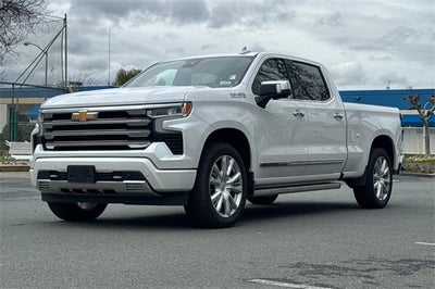 2022 Chevrolet Silverado 1500 Crew Cab Standard Box 4-Wheel Drive High Country