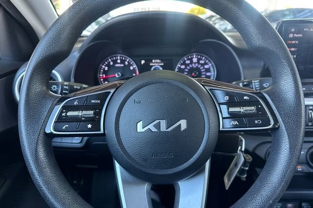 2023 Kia Forte LXS IVT