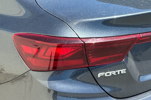 2023 Kia Forte LXS IVT