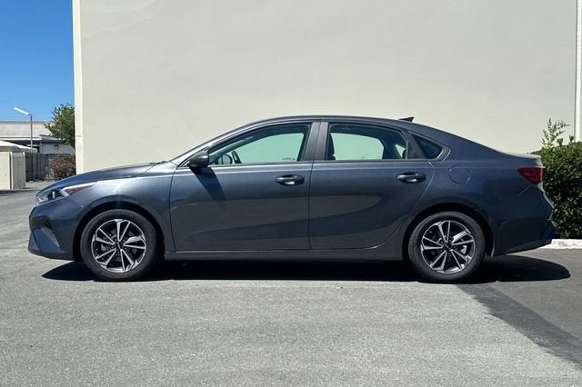 2023 Kia Forte LXS IVT