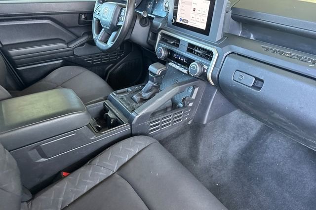 2024 Toyota Tacoma 2WD 2WD SR XtraCab 6' Bed AT (GS)