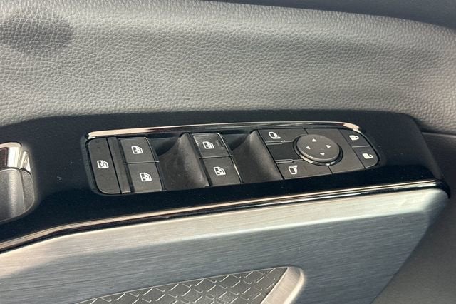 2024 Nissan Pathfinder SL 2WD