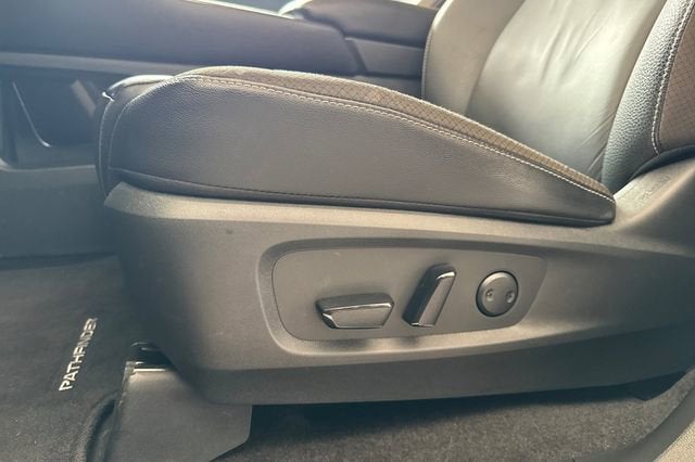 2024 Nissan Pathfinder SL 2WD