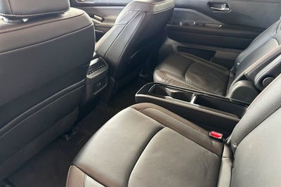 2024 Nissan Pathfinder SL 2WD