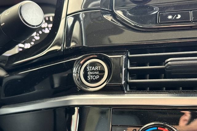 2024 Nissan Pathfinder SL 2WD