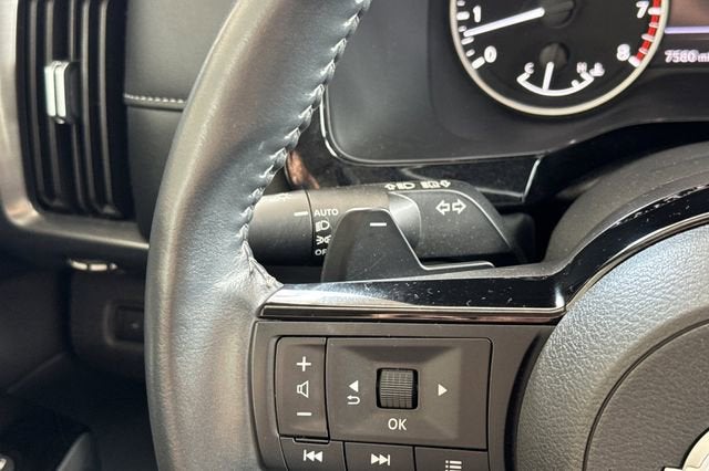 2024 Nissan Pathfinder SL 2WD