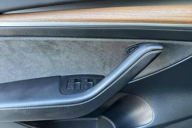 2023 Tesla Model 3 RWD