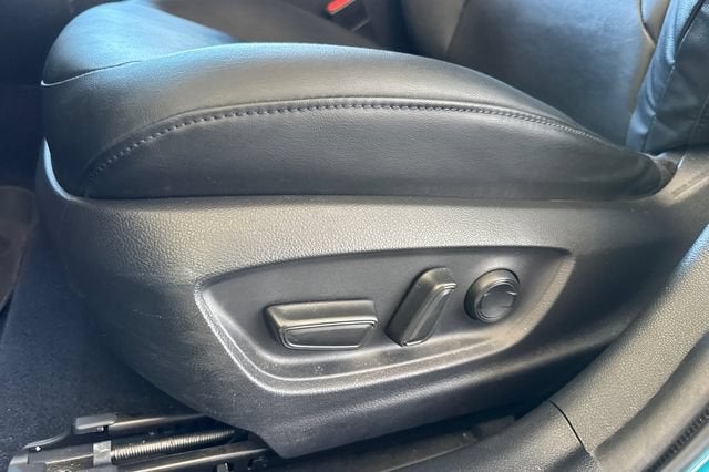 2019 Toyota Prius Prime Plus (Natl)