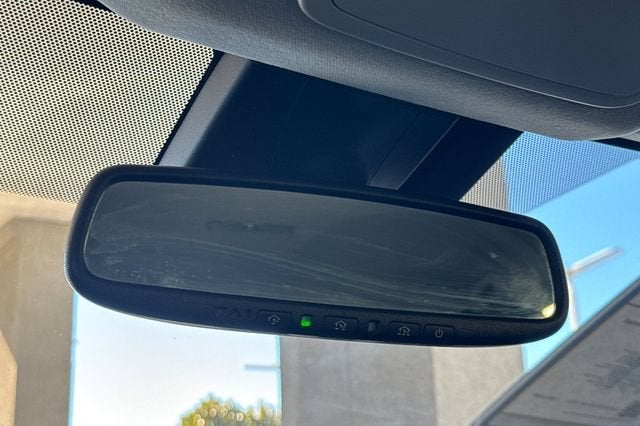 2019 Toyota Prius Prime Plus (Natl)