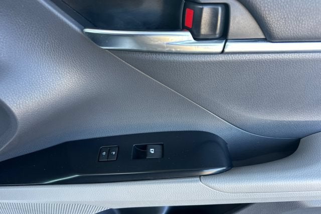 2018 Toyota Camry LE Auto (SE)