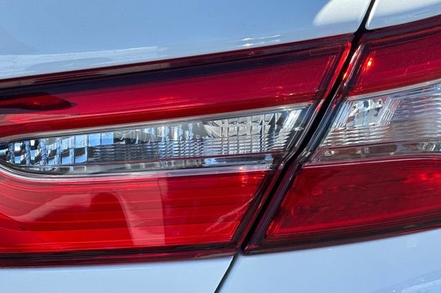 2018 Toyota Camry LE Auto (SE)