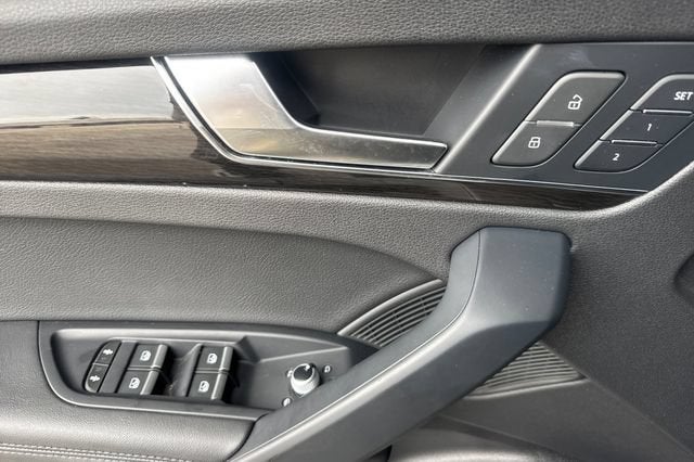 2020 Audi Q5 Premium Plus 55 TFSI e quattro