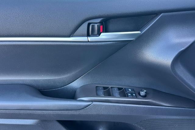 2022 Toyota Camry Hybrid LE